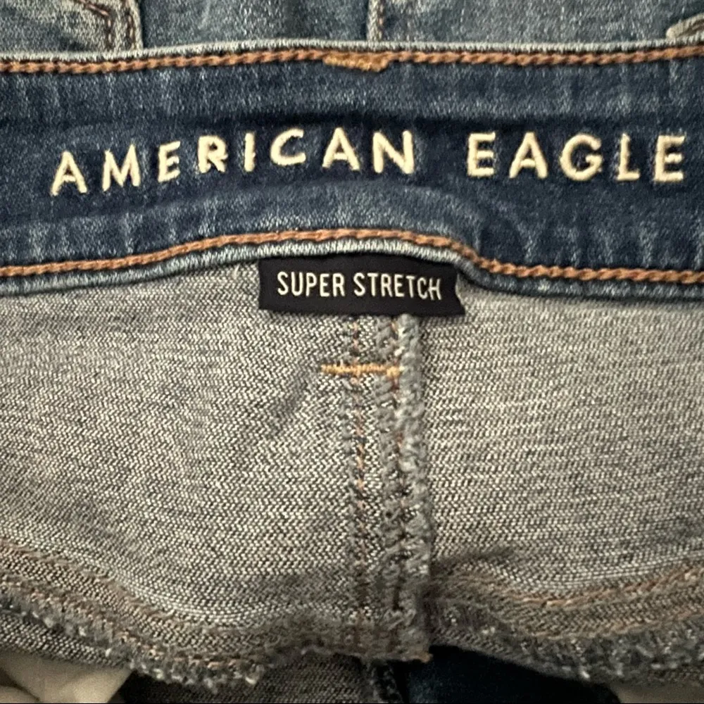 American Eagle Super Stretch Denim Hi-Rise Mini Distressed Skirt Size 6 Regular - Image 3
