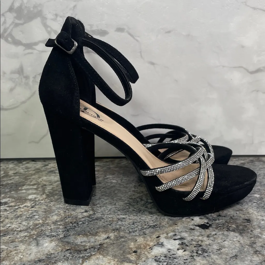 I.D. Required Lively Black Size 6.5 - Image 3