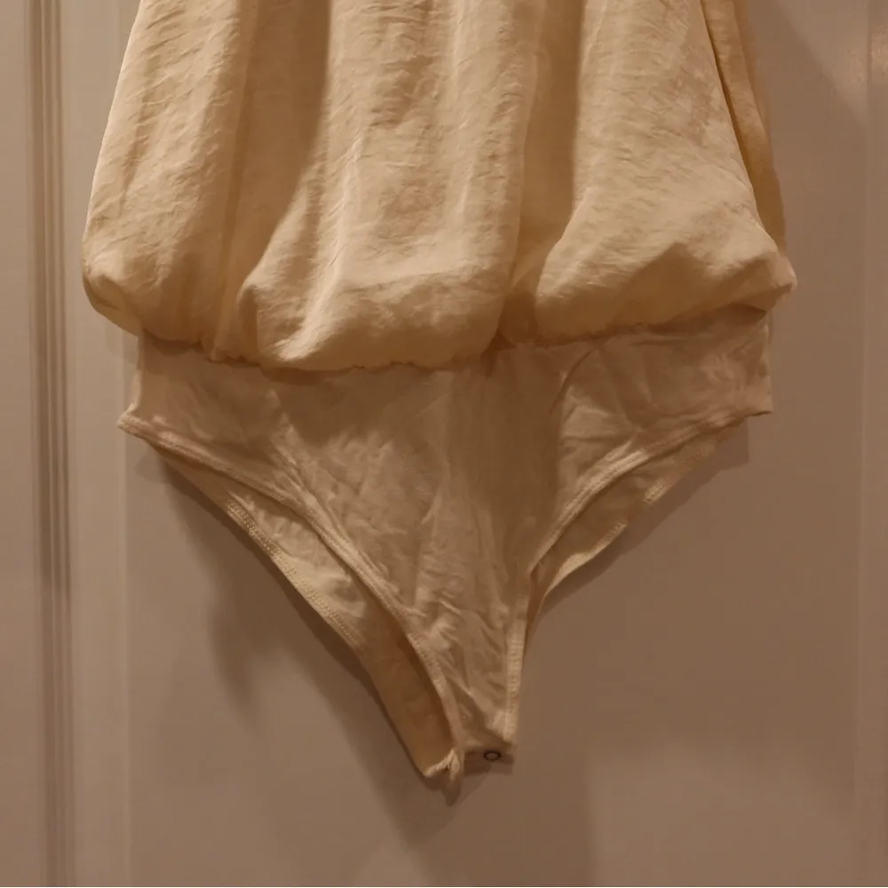NWOT Ivory Abercrombie bodysuit - Image 7