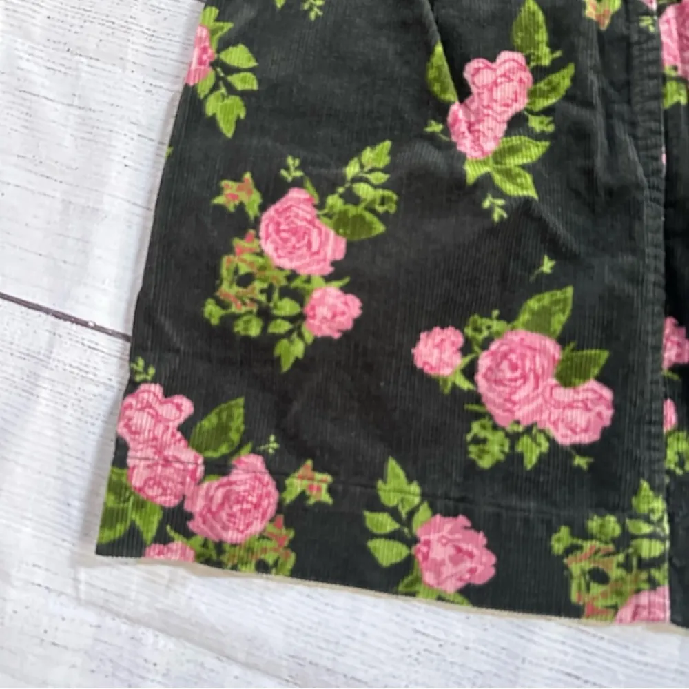 Wild Fable Women's High Rise Black Floral Corduroy Mini Skirt Size 4 - Image 11