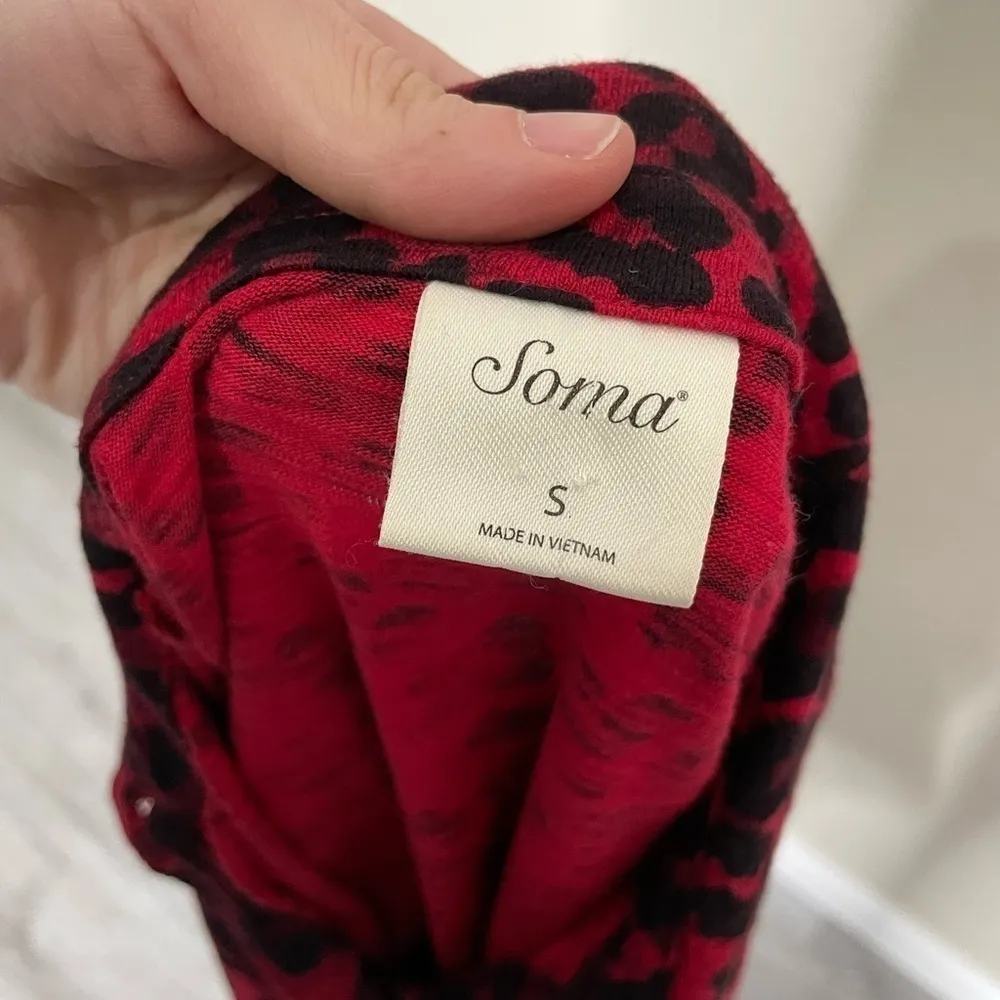 Soma Red Cheetah Animal Print Button Down Shirt Small - Image 2