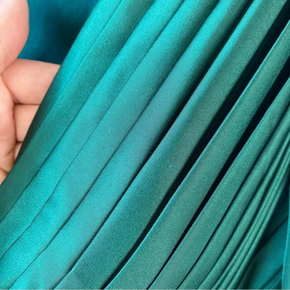 Mac Duggal 26542 Pleated Satin Long Sleeve V-Neck Gown Emerald Green 4 - Image 7