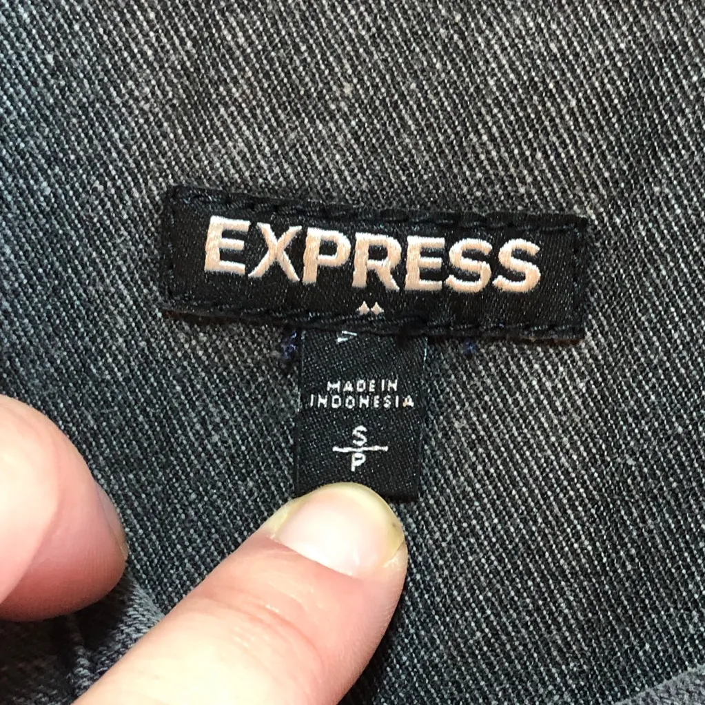 Express Women’s Denim Jacket Small Black Cropped Distressed Raw Hem Jean Jacket - Image 4