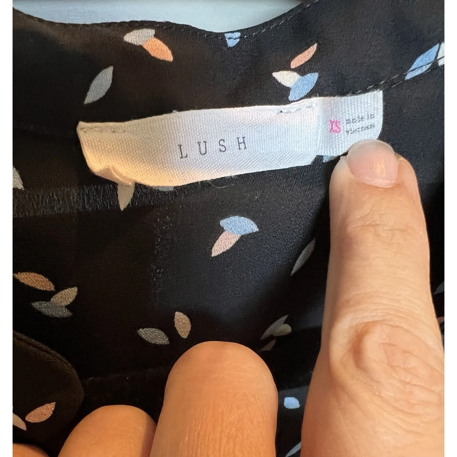 Lush Women's All In Favor Print Bell Sleeve Shirt Size XS EUC Navy Blue Floral - Image 5