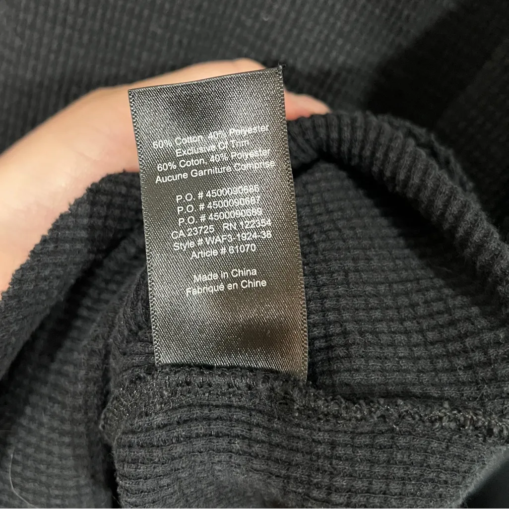 TNA Aritzia Waffle Knit Thermal Cowl Neck Long Sleeve Size Medium in Black - Image 7