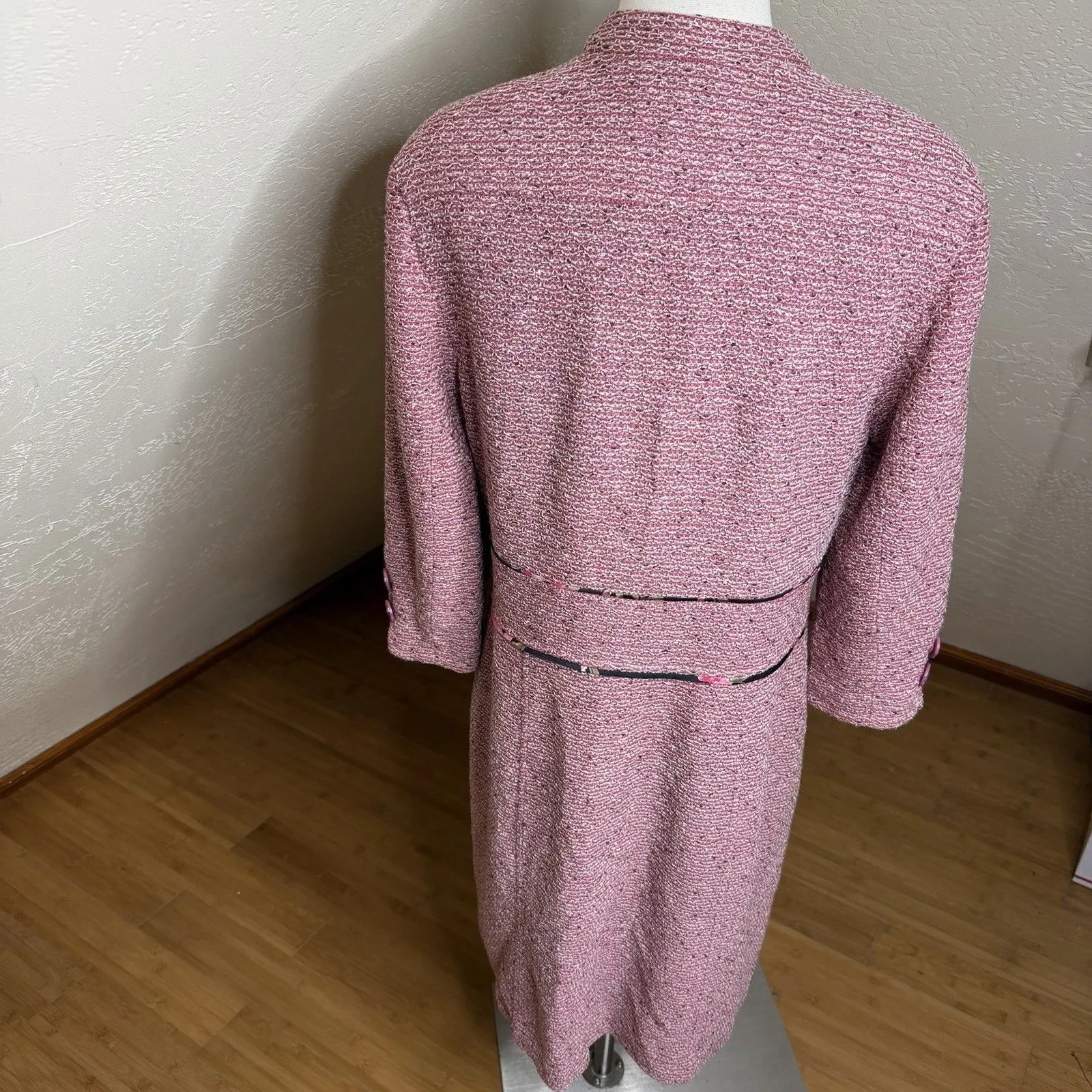 St. John Couture Pink Tweed Knit Long Jacket Silk Lined Hook & Loop Size 12 - Image 12