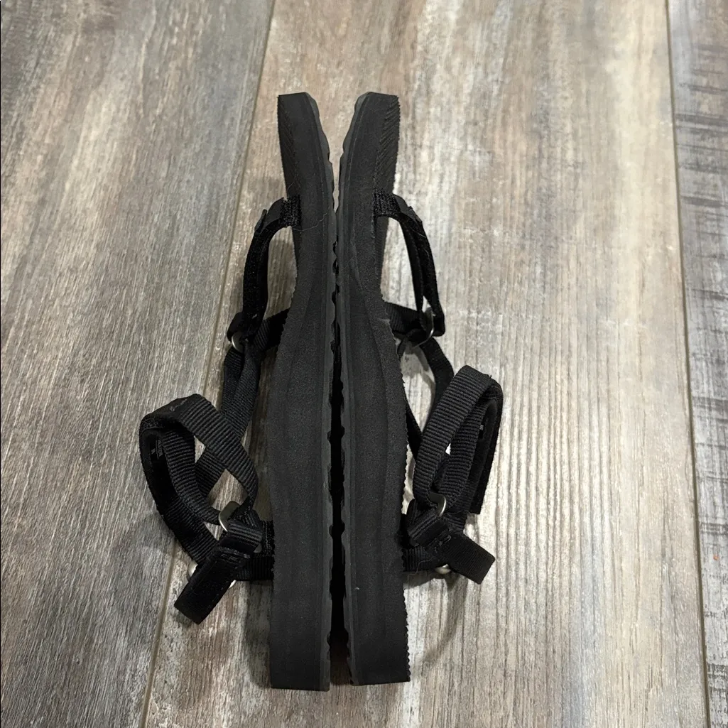 Teva Black slim strap Velcro Sandals size 6 - Image 5