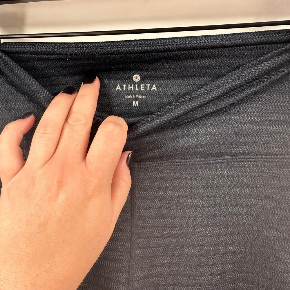 Athleta Navy Blue Stripe Mesh Cropped Legging Size Medium - Image 5