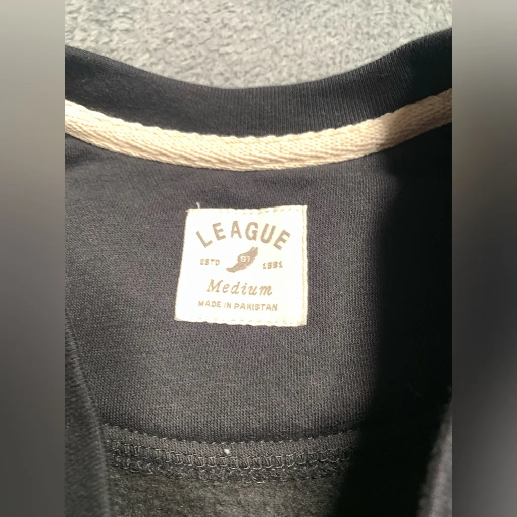 League Iowa Hawkeyes sweatshirt medium Black - Image 3