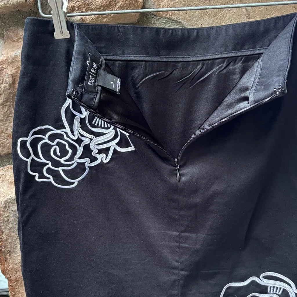 White House Black Market Black Pencil Skirt Textured White Floral Design Sequins - Image 10