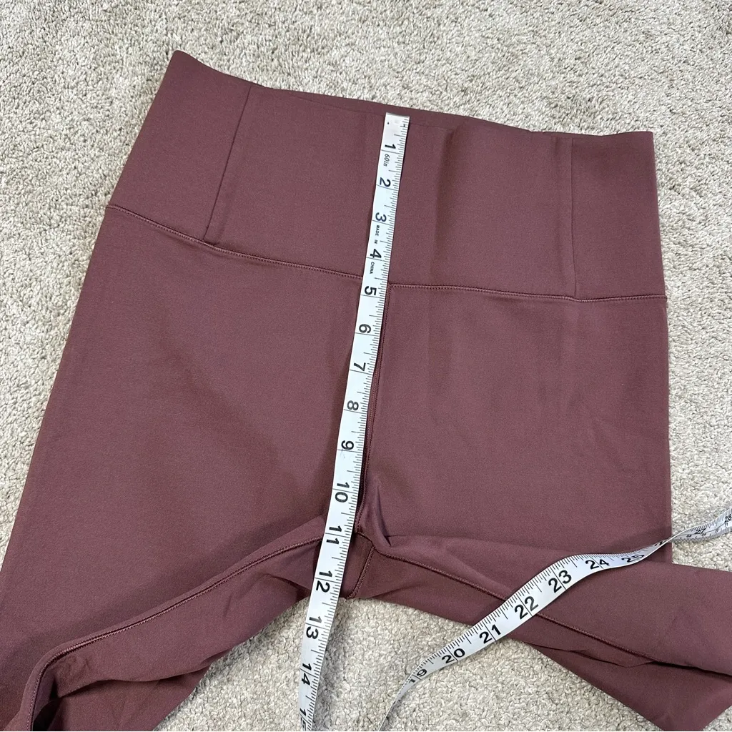 Vuori Women’s Evolve Uplift Leggings 24.5” High Waisted in Fig Maroon Size XS - Image 13
