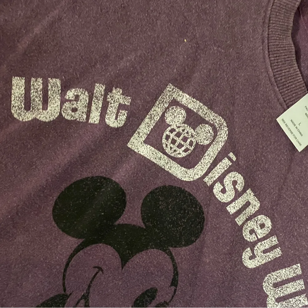 Disney’s Mickey Mouse Lightweight cropped Jersey - Image 3
