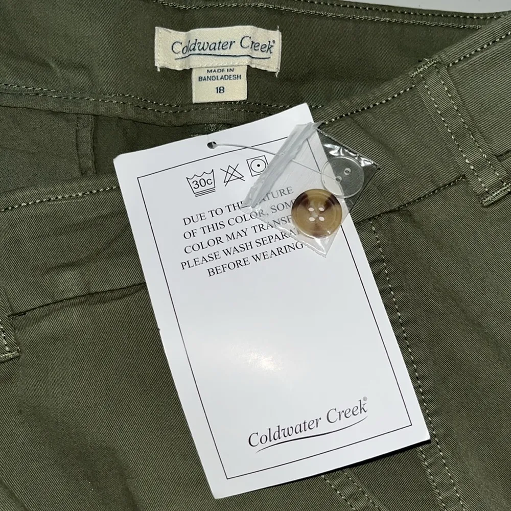 Coldwater Creek NWT Size 18 Olive Green Flat Front Bermuda Shorts - Image 3