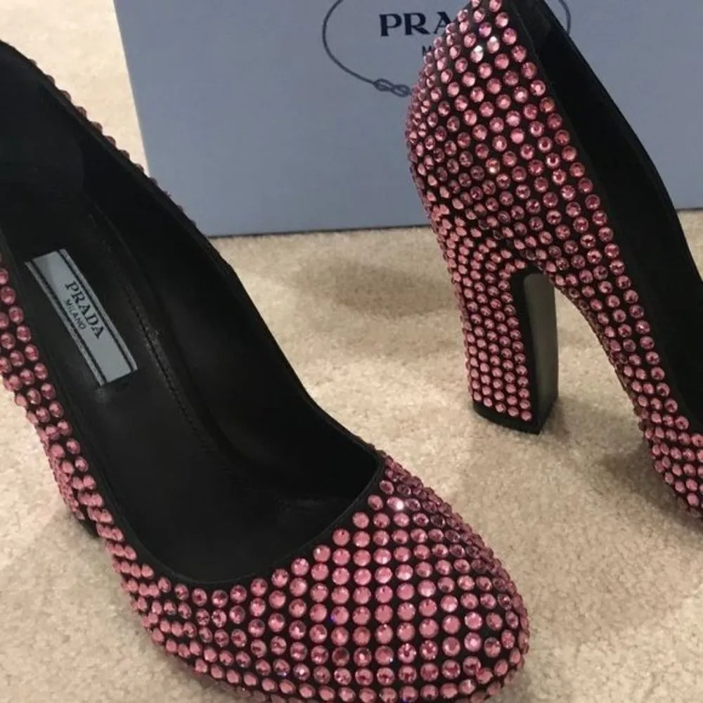 New In Box Prada Pink Crystal Round Toe Pumps Sz 7 - Image 4