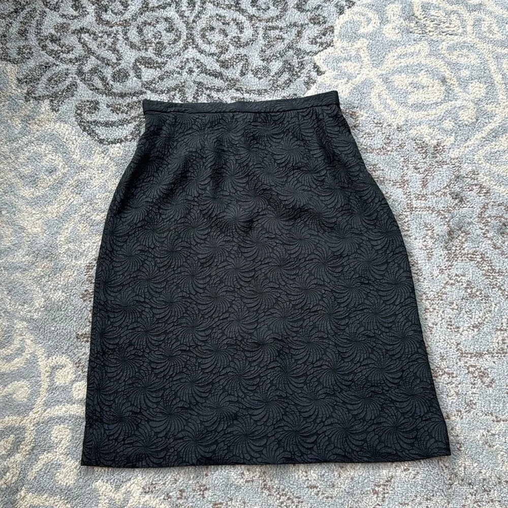 Vintage Leslie Fay Petites Textured Peplum Top & Skirt Set Black Cream 14 - Image 10