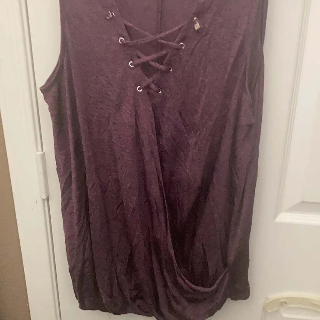 FINAL MARKDOWN Jennifer Lopez side draped top large - Image 2