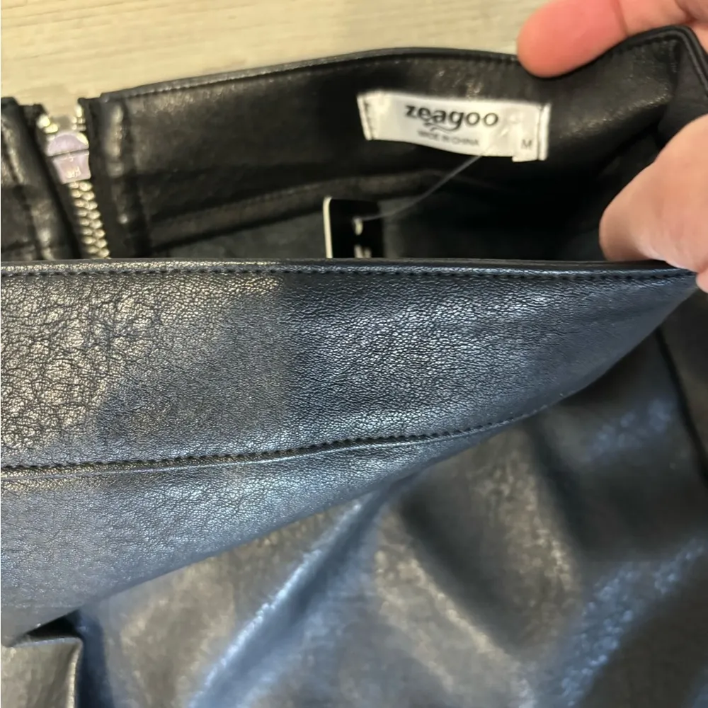 Zeagoo NWT Size Medium black faux leather mini skirt waist 14.5 length 17 - Image 5