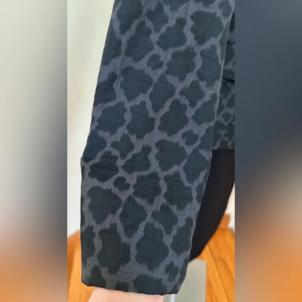 Think Tank Gray & Black Animal Print Wide Collar Hidden Button With Pockets Sz S - Image 9