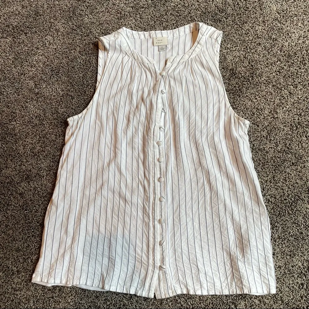 A New Day Sleeveless Striped Button Up Top Small - Image 4