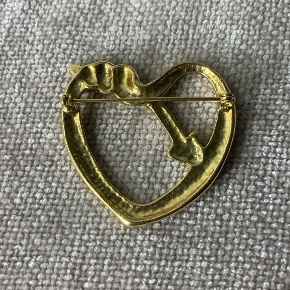 Vintage Gold Tone Twisted Heart Brooch Pin - Image 2