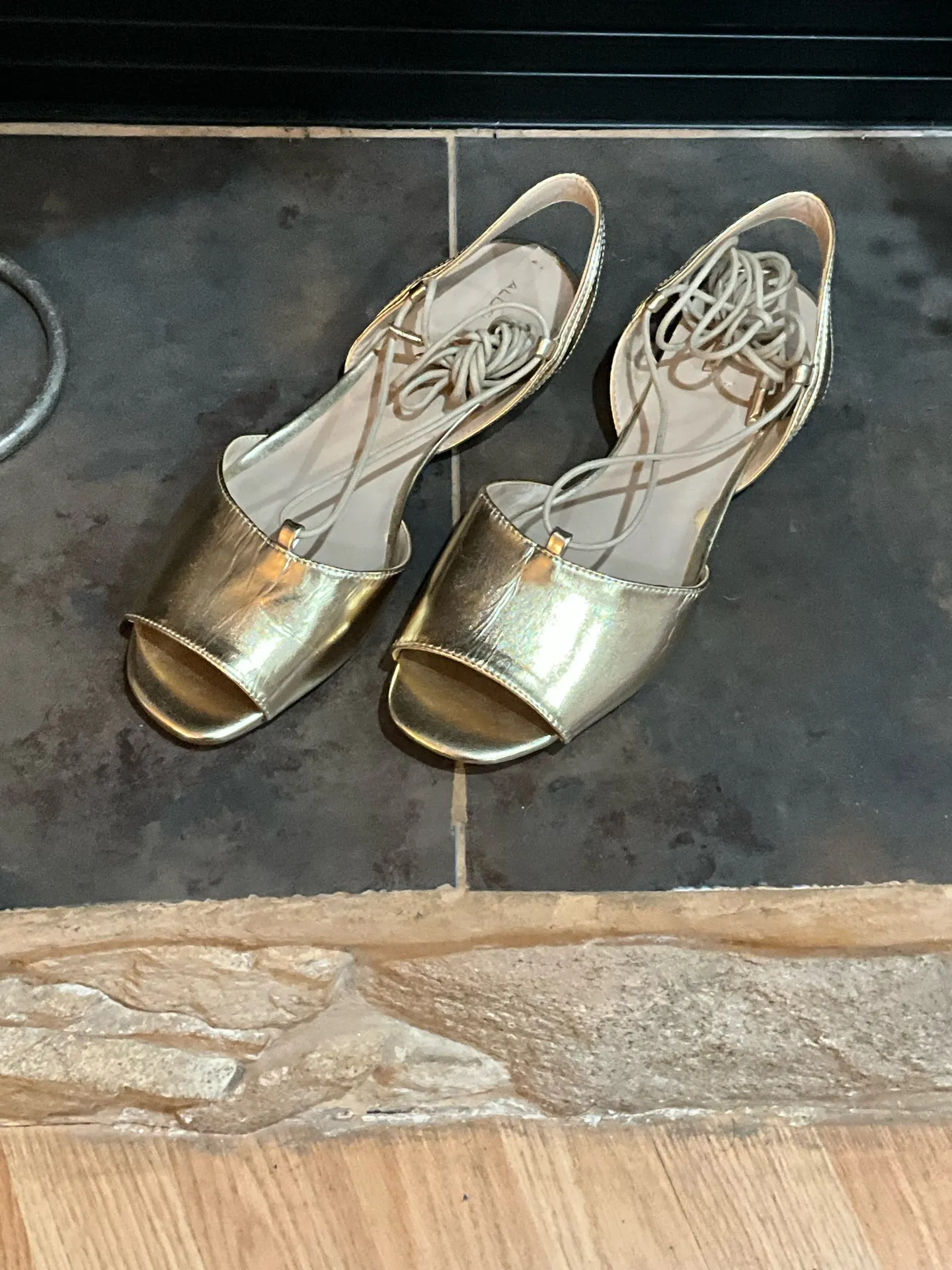 Aldo Metallic Strappy Sandals 8.5 - Image 2