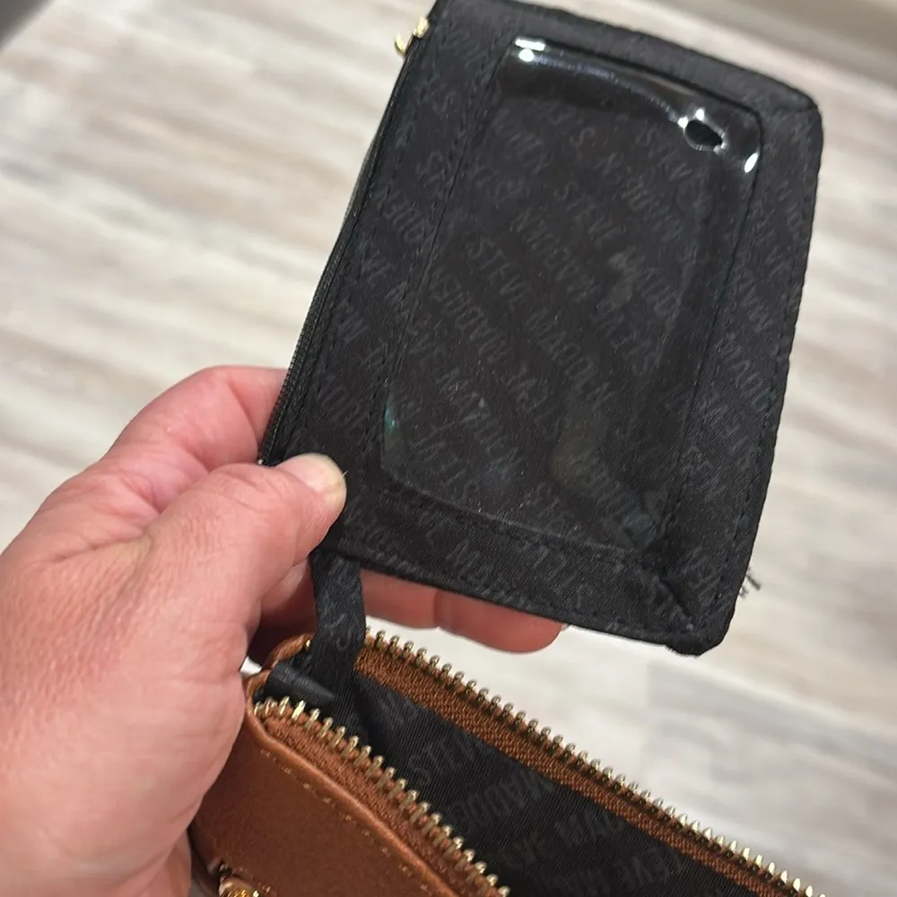 Steve Madden leather look wristlet 8x5.5 - Image 5