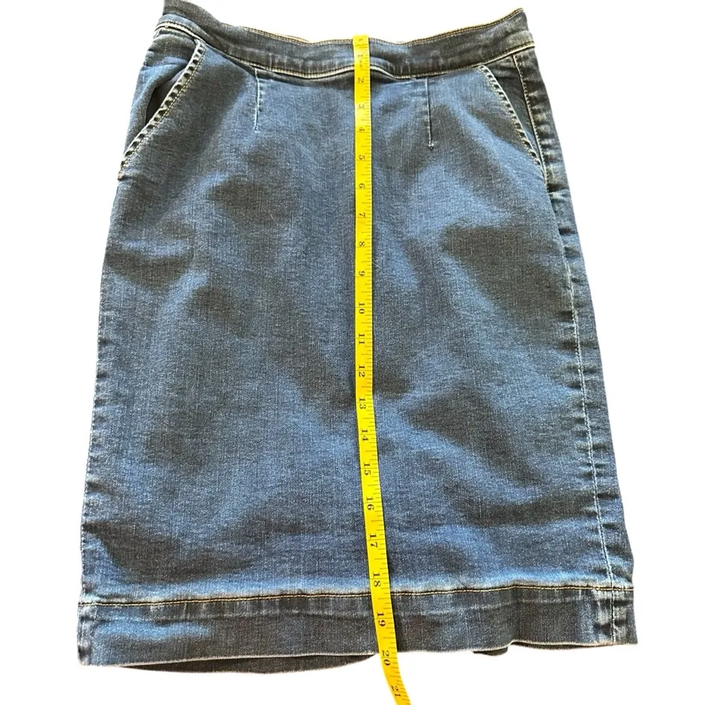 Gap women's size 26 midi denim skirt - Image 4