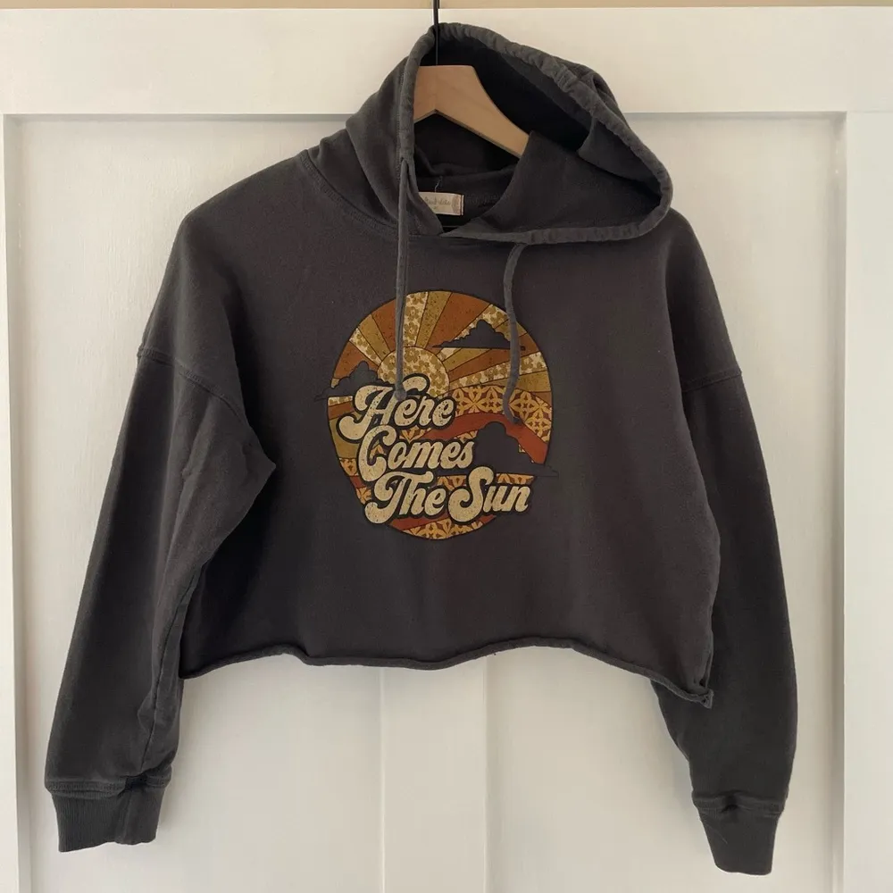 Altar’d State Here Comes The Sun Graphic Cropped Pullover Hoodie Sweatshirt - Image 2