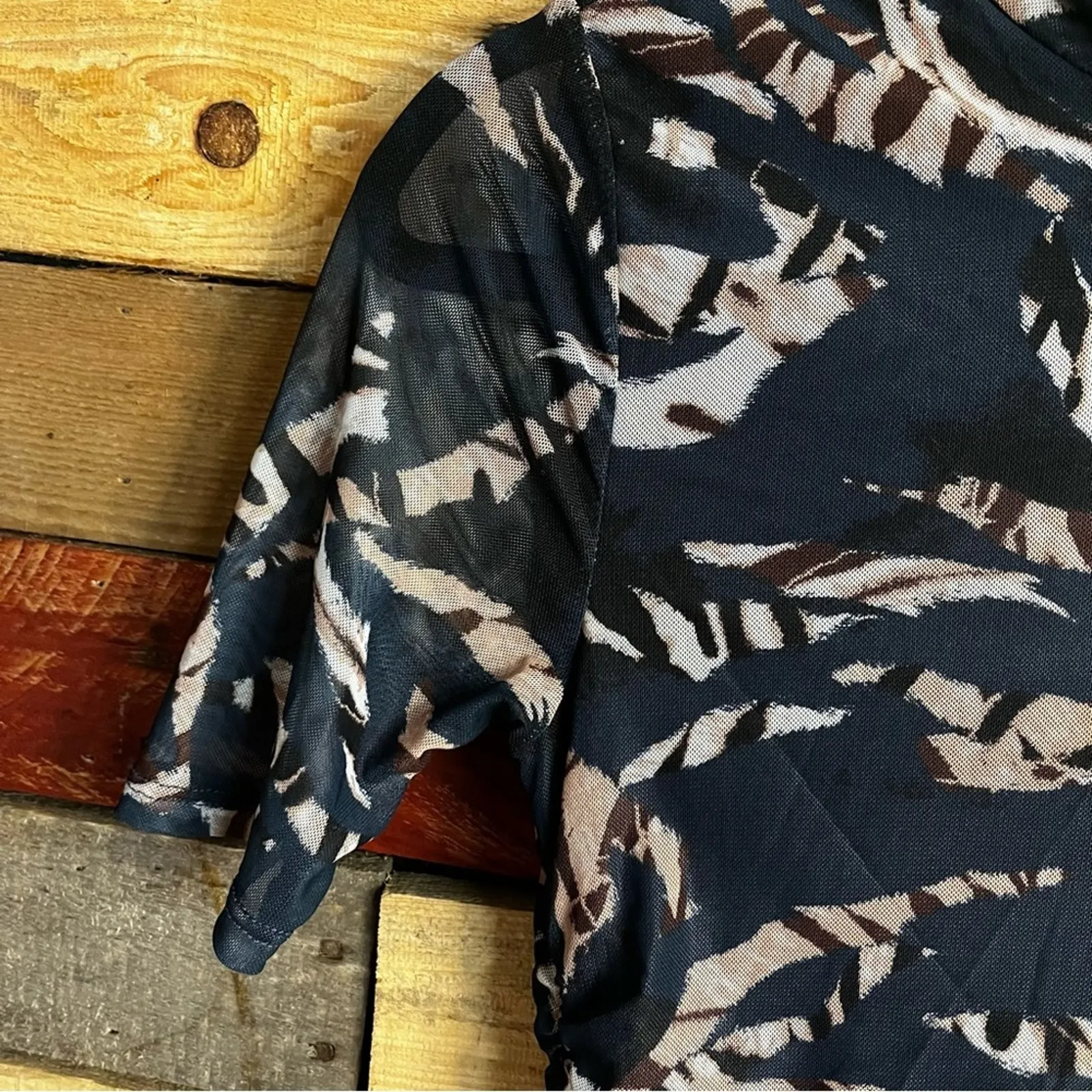 Cable & Gauge‎ Teal Mesh Ruched Top Size XS - Image 5