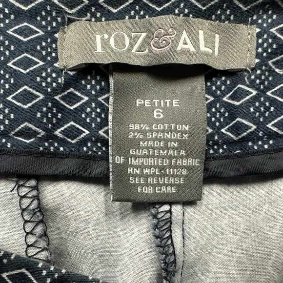 Roz and Ali‎ Women's Navy & White Diamond Print Ankle Length Pants Size 6P - Image 7