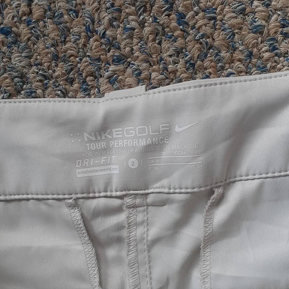 Nike Golf Shorts SIZE 2 - Image 2