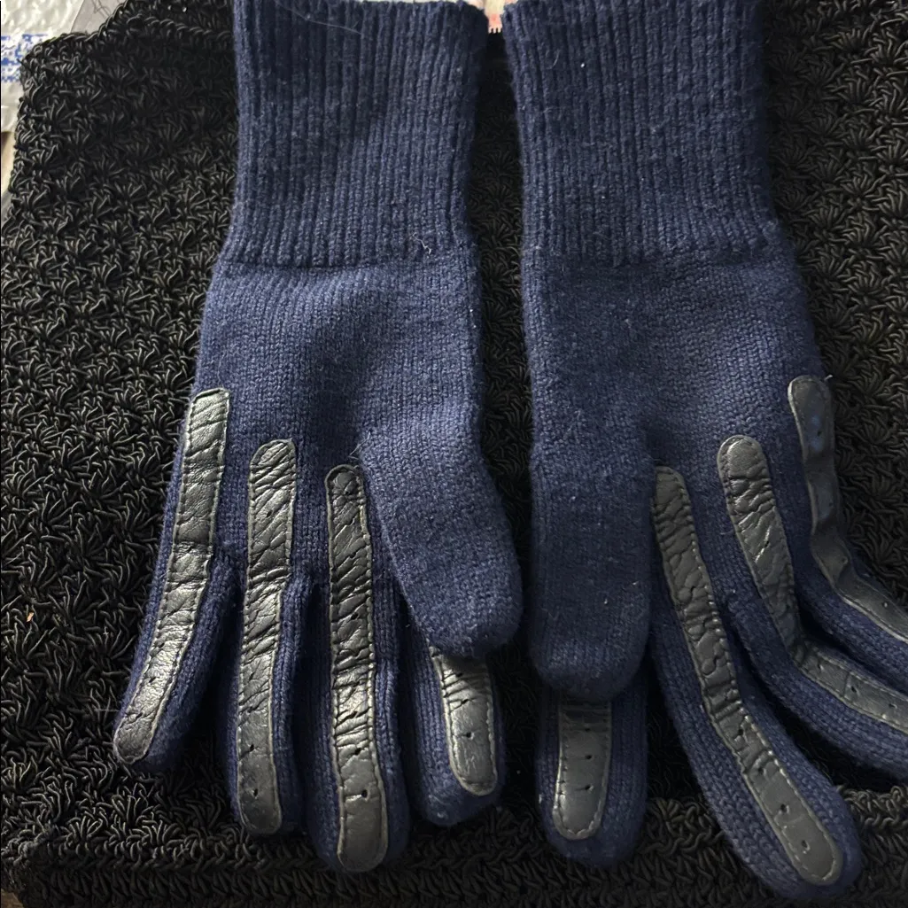 Classic Blue Chevron Knit Gloves - Image 2