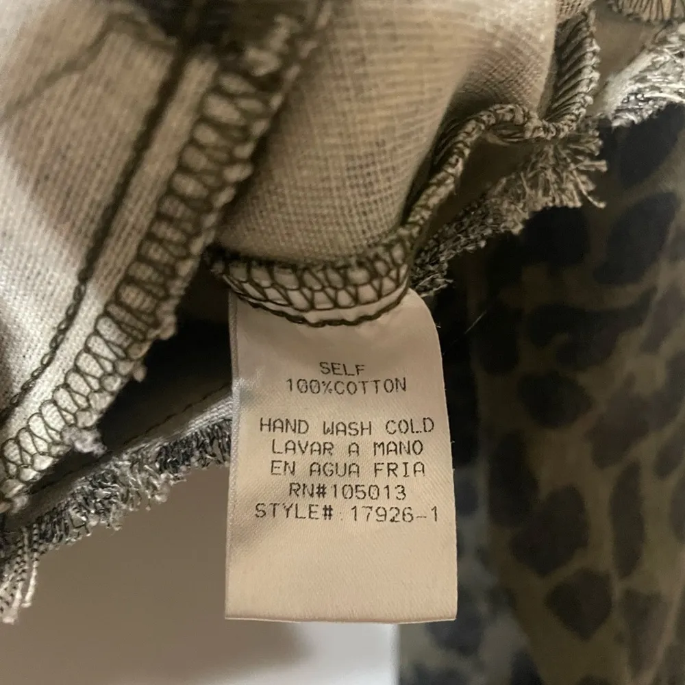 Andree by Unit Green Raw Hem Denim Jacket Green Leopard Print Button Size Large - Image 5