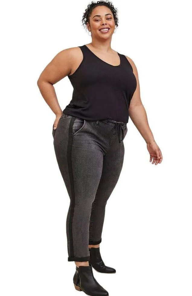 Torrid Plus Sz 4X Jeans Pull On Boyfriend Straight Super Soft Mid Rise Black 533 - Image 3