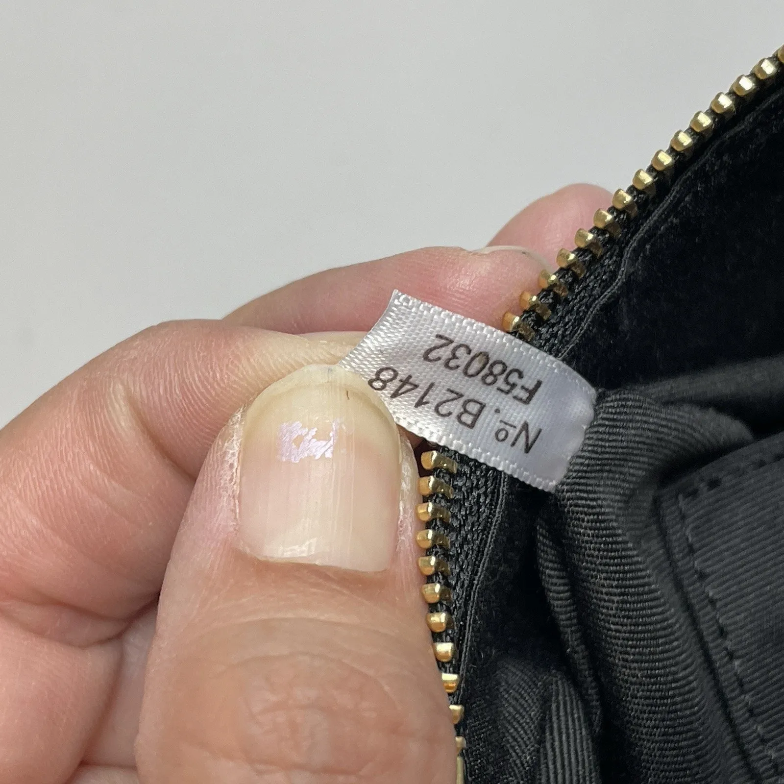 Coach Corner Zip Wristlet in Cross Grain Leather F58032 Black Gold Zipper EUC - Image 11