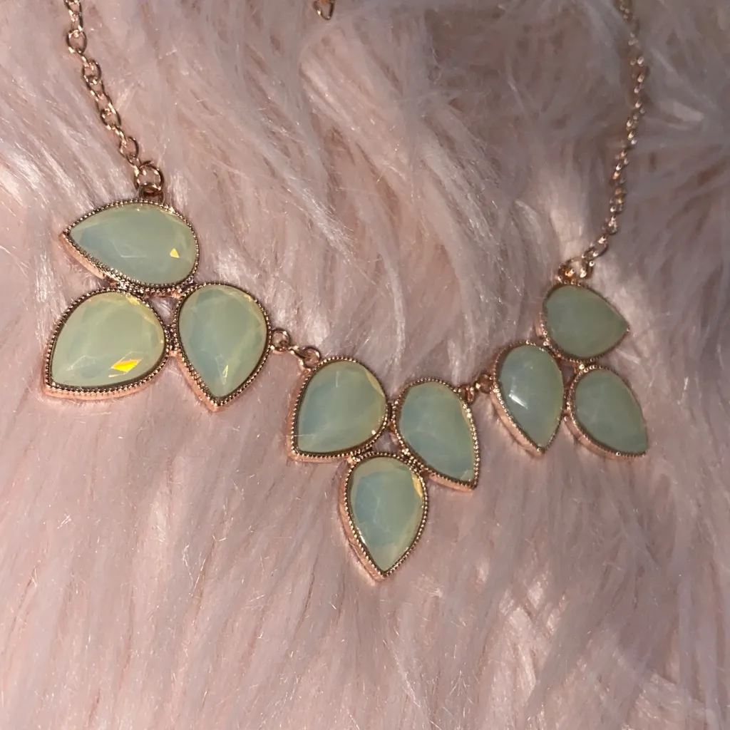 Chic Gold and Mint Necklace - Image 2