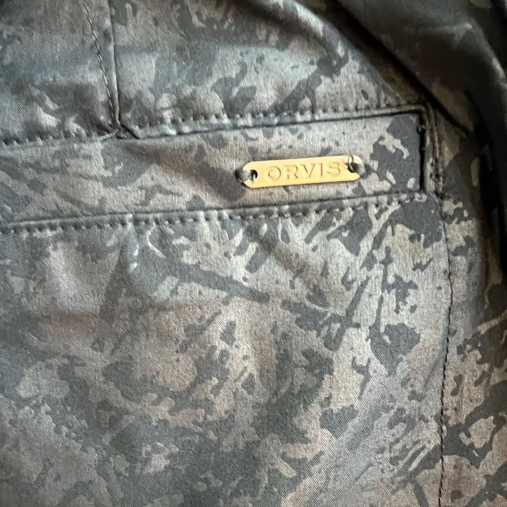 Orvis water repellent navy embossed performance skirt, EUC size M - Image 8