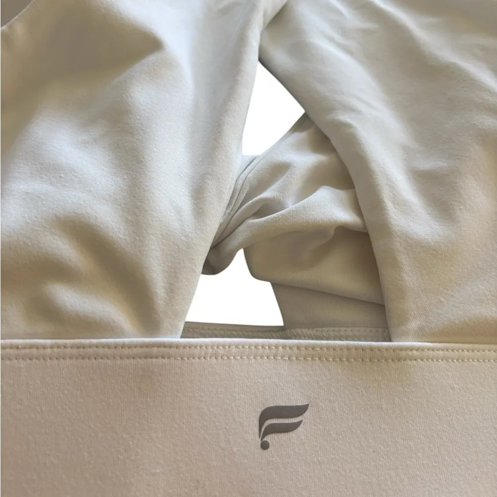 Fabletics Oasis Twist Sports Bra White Size 2X Cut Out Back Yoga Work Out Sporty - Image 6