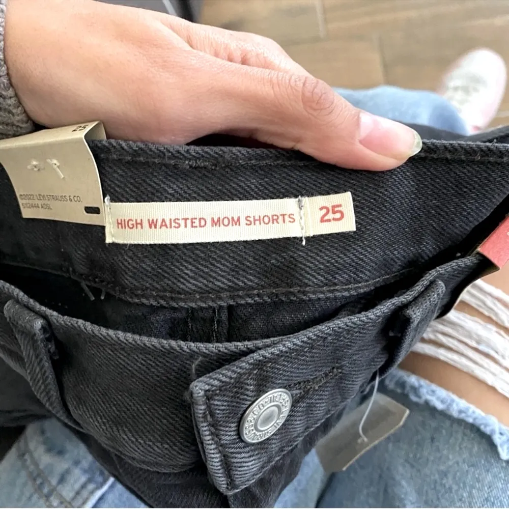 Levi's Black Jean Shorts High-Waisted Snug Fit - Image 5