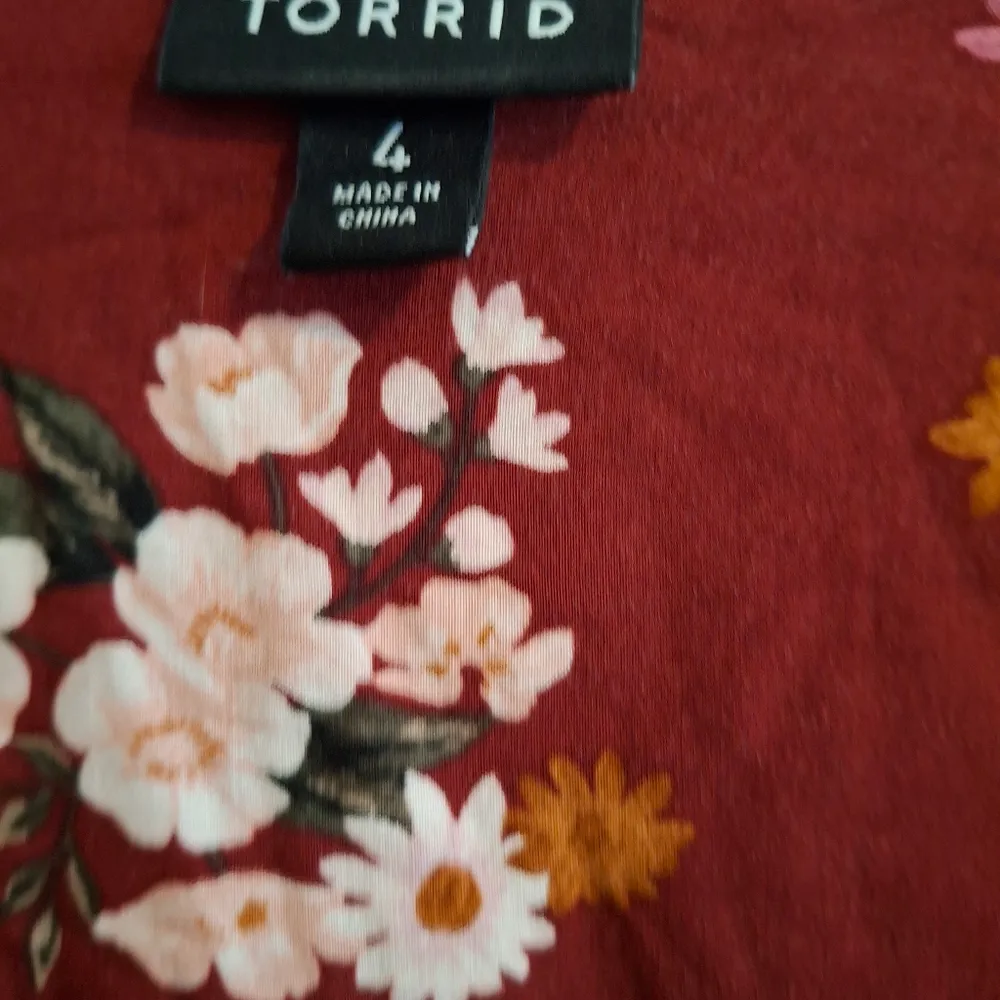 Torrid Floral Button-Up Tunic Top Sz 4 - Image 9