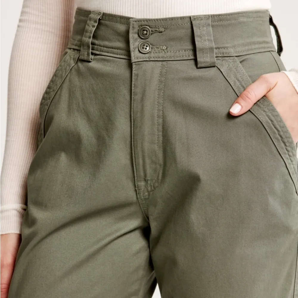 NWOT Abercrombie and Fitch Green Relaxed Cargo Pants 24 / 00 R - Image 5