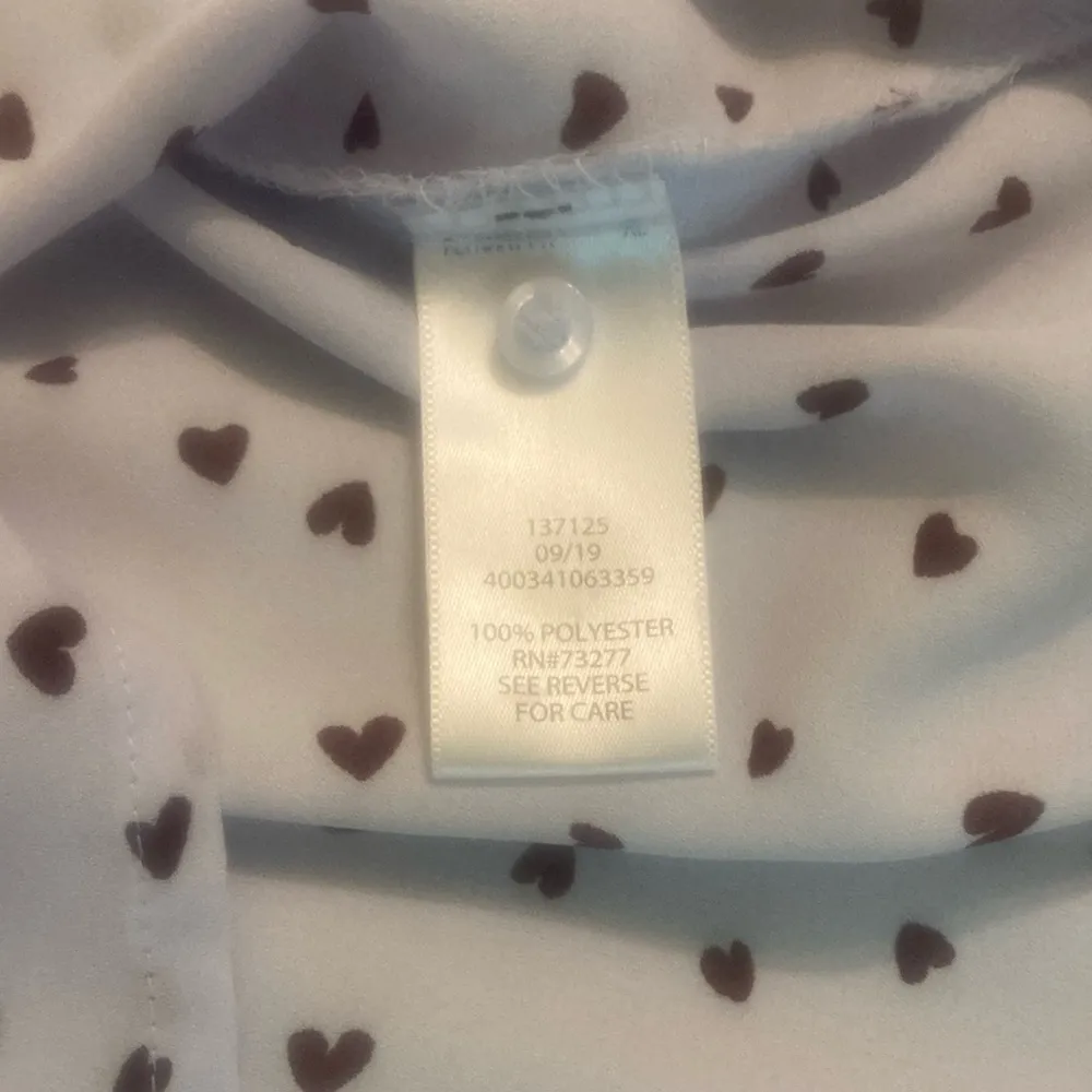 Candie’s Buttondown Heart patterned blouse - Image 4