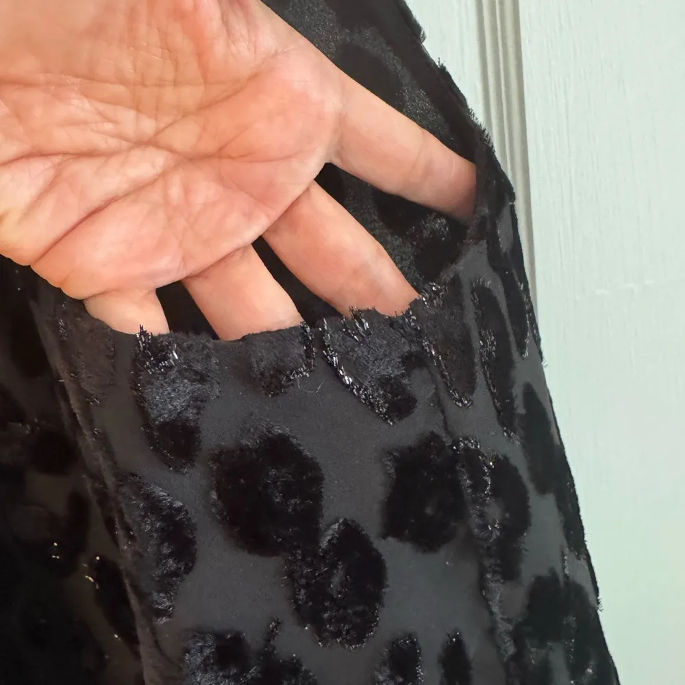 Ann Taylor Women’s Sleeveless Black Top With Velvet Accents Size Med Holiday - Image 6