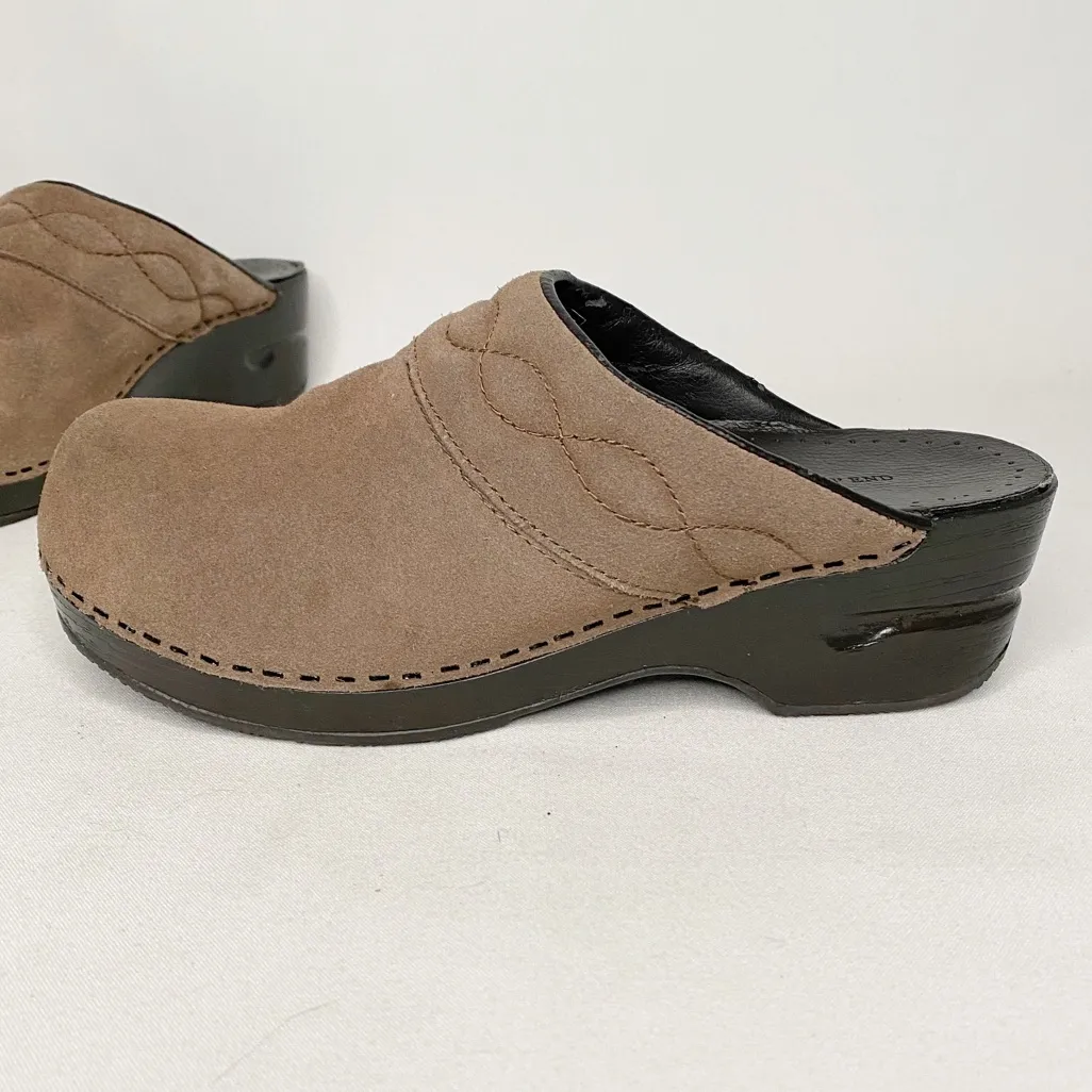 LAND’S END SUEDE HARD RUBBER SOLE CLOGS SIZE 8 - Image 2
