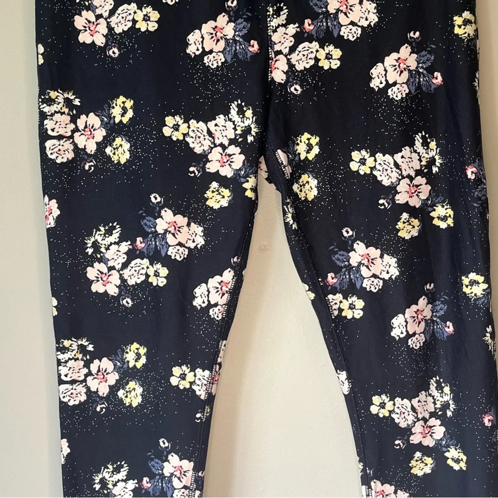 Maurices Blue Floral Patterened In Motion Cropped Leggings Size Large - Image 8