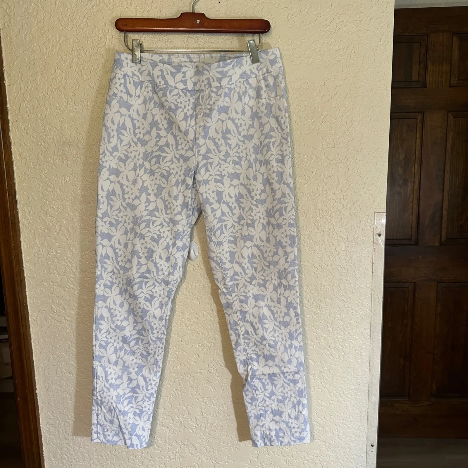 Soft Surroundings Medium Floral Print Blue White SUPERLA Slim Leg Ankle Pants - Image 6