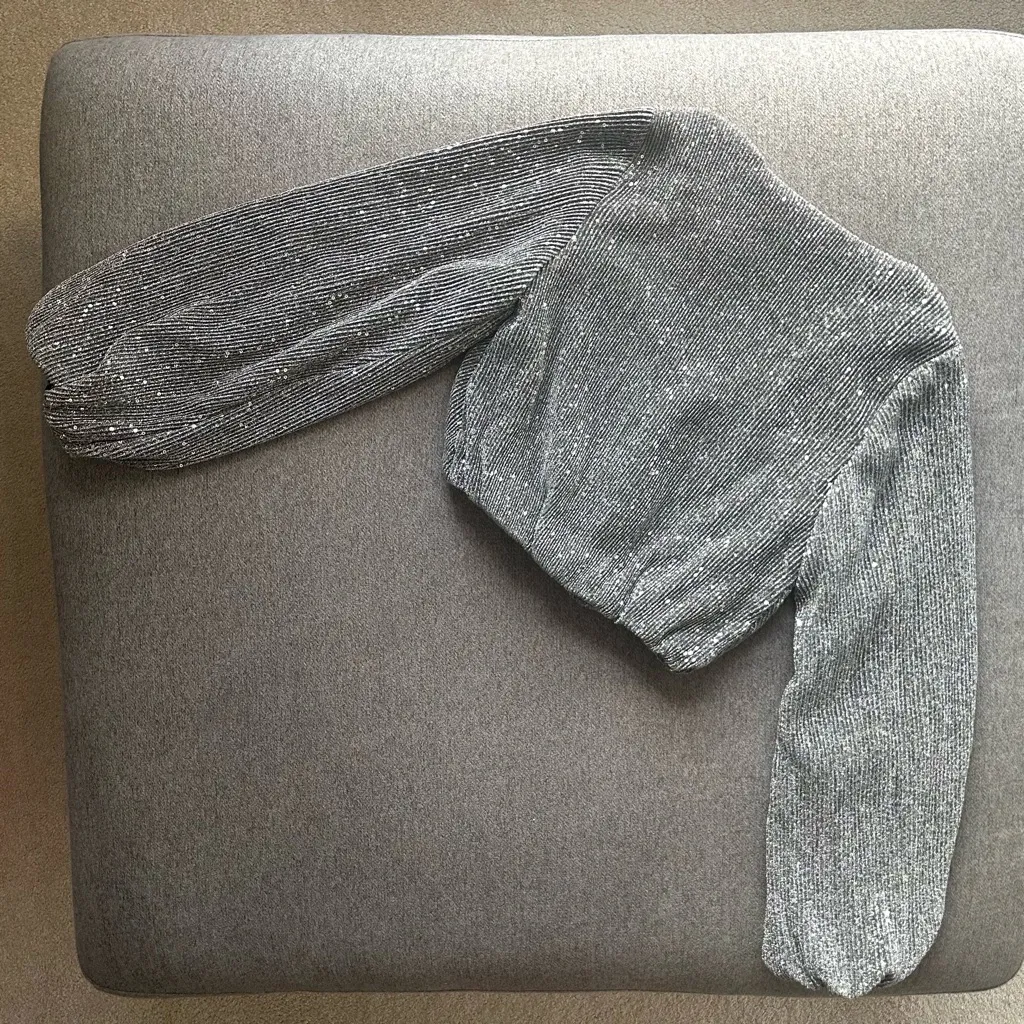 Lulu’s Long Sleeve Sparkle V Neck Lined Crop Blouse XS - Image 9