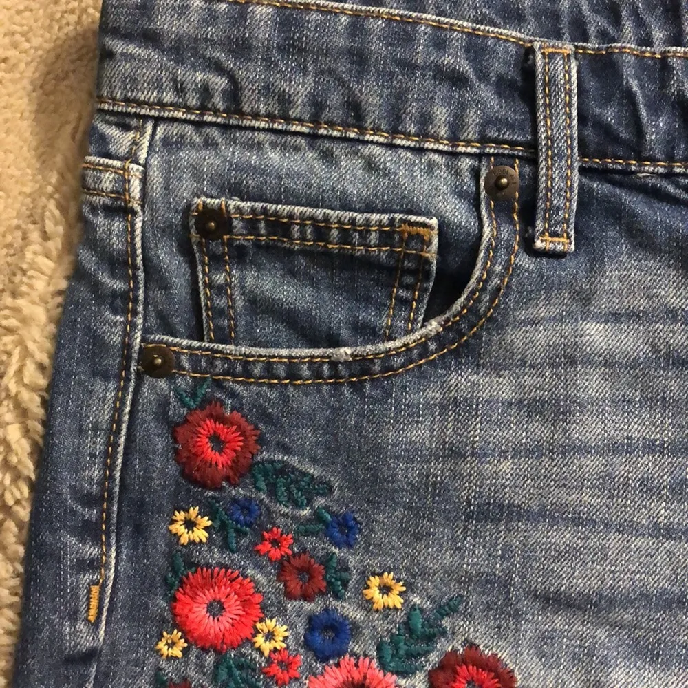 Gap Sexy Boyfriend Short, size 4 - Image 4