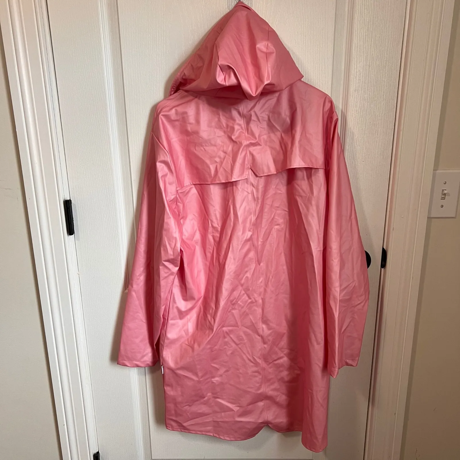 RAINS Pink Metallic Shiny‎ Hooded Raincoat Jacket Size Medium Waterproof NWOT - Image 4