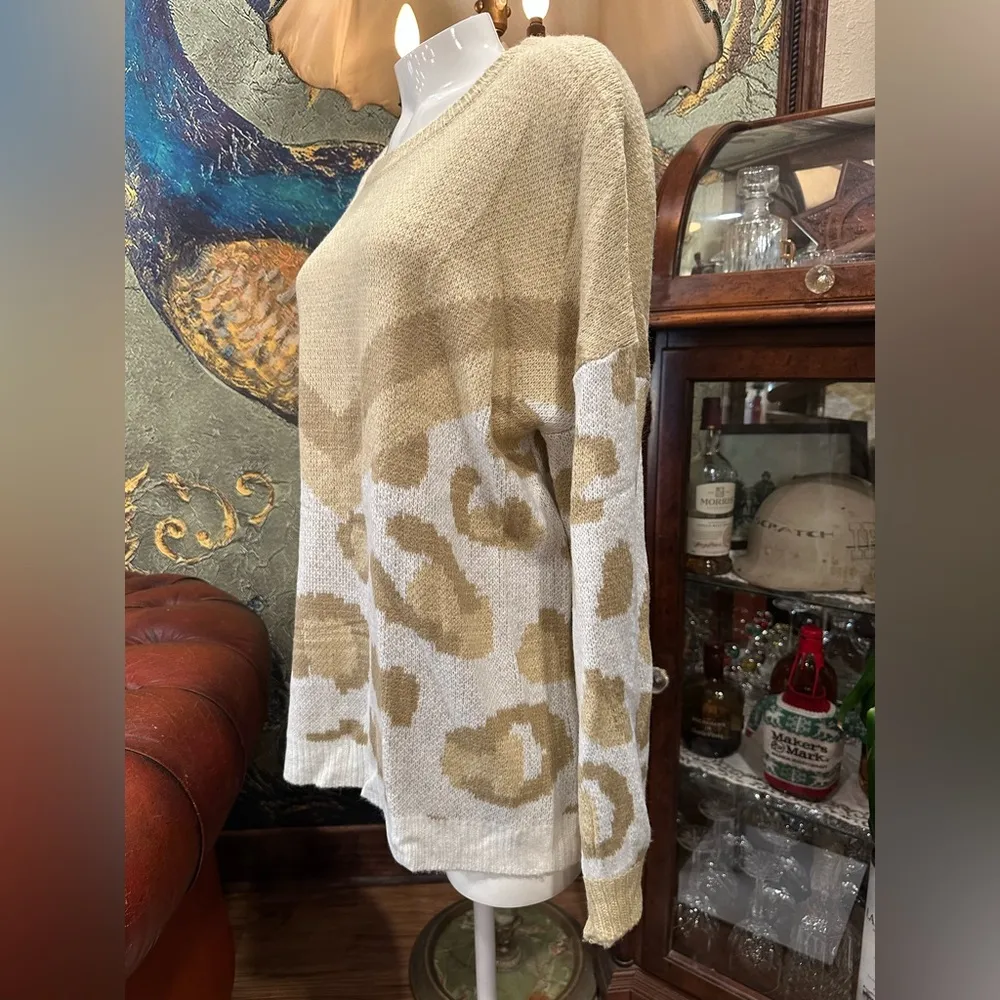 NWT Stylish Beige and White ANIMAL PRINT Women's Sweater - Image 3